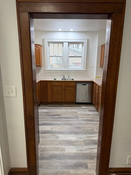 Building Photo - 594 N 21st St