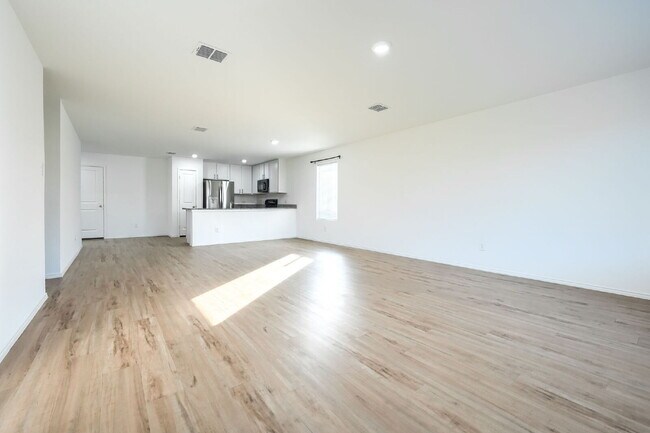 Building Photo - Well-Maintained Home in Princeton – Comfortable Living in a Growing Area