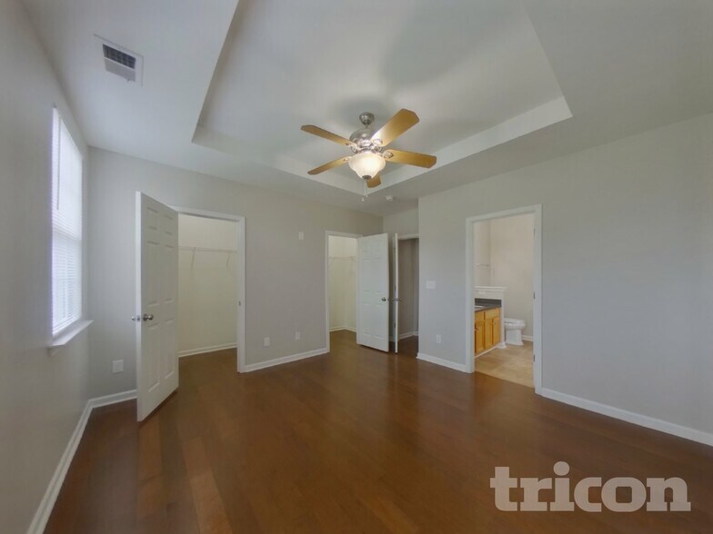Building Photo - 4715 Abercromby St