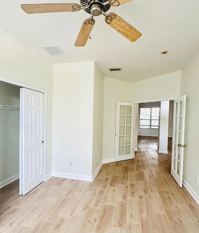 Building Photo - Your Dream Home Awaits! 5 bedroom 3 bath Single Family HOME!!