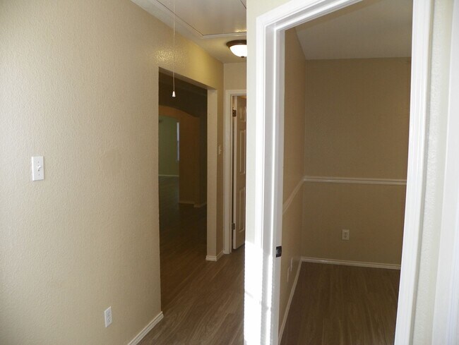 Building Photo - Welcome to this charming Centex home locat...