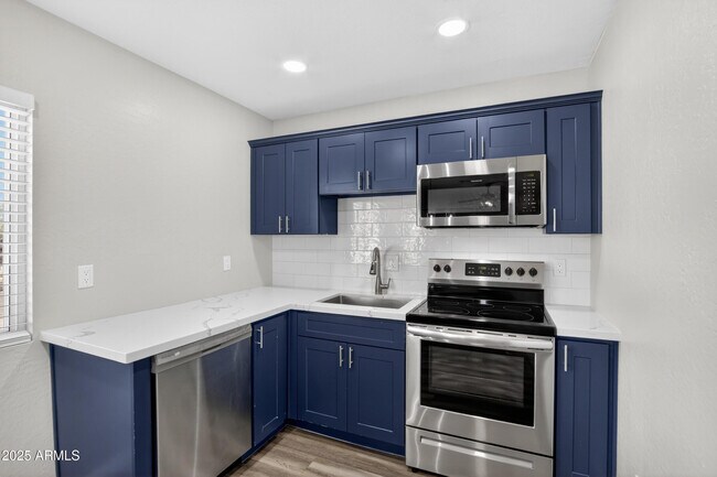 Building Photo - 1110 N 10th St