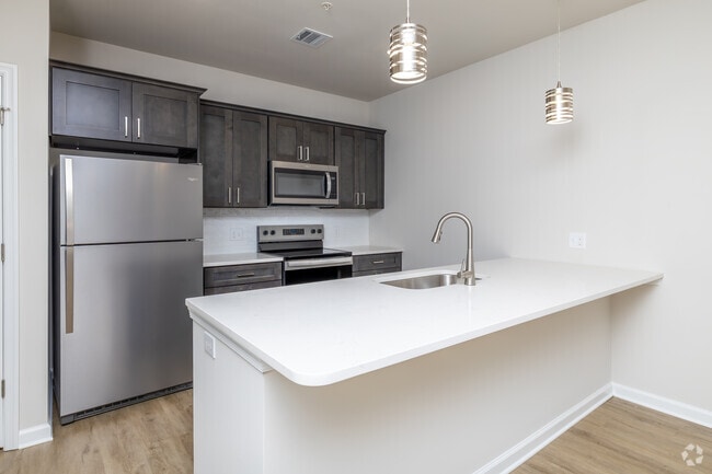 2BR, 2BA -1148SF - Kitchen - 2895 Easton Ave