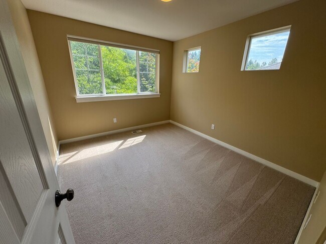 Building Photo - 3bd/2.5ba Renton Home
