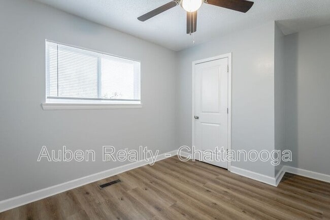 Building Photo - 2806 Silverdale Rd