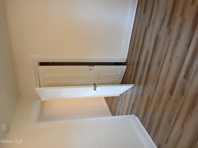 Building Photo - 405 3rd Ave