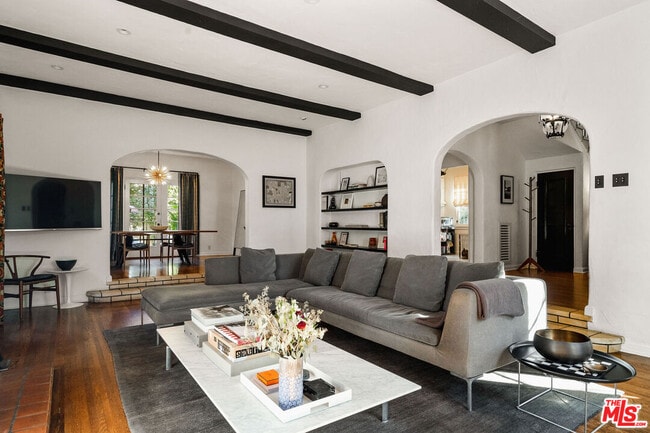 Building Photo - 1632 N Orange Grove Ave