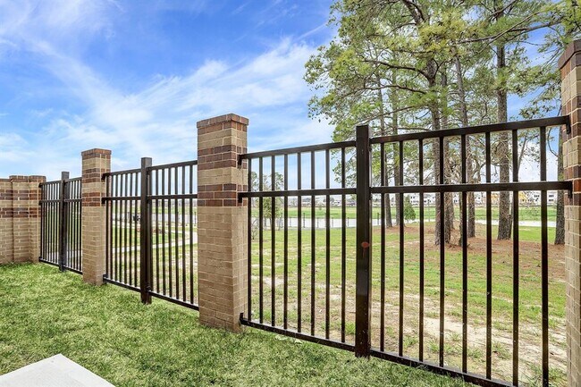 Building Photo - 9838 Magnolia Village Ln