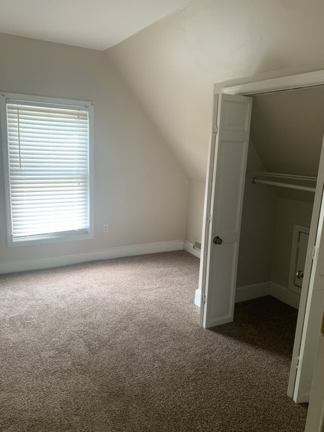 Building Photo - 606 California St