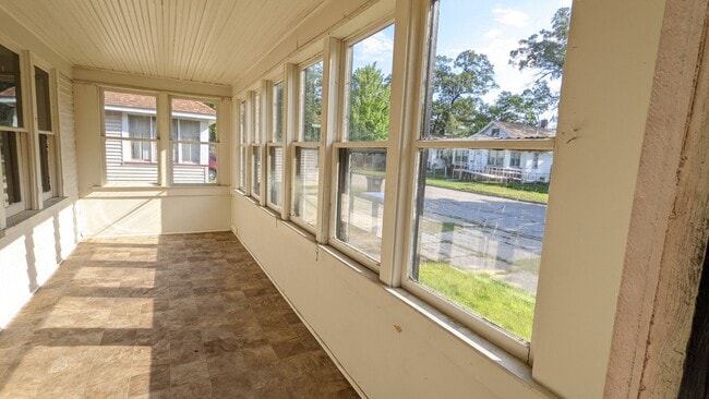 Building Photo - 1715 Ray St