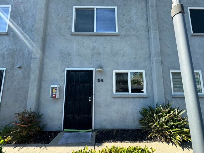 Building Photo - Galleria  Town Homes 2 Bedroom 1.5 Bath in...