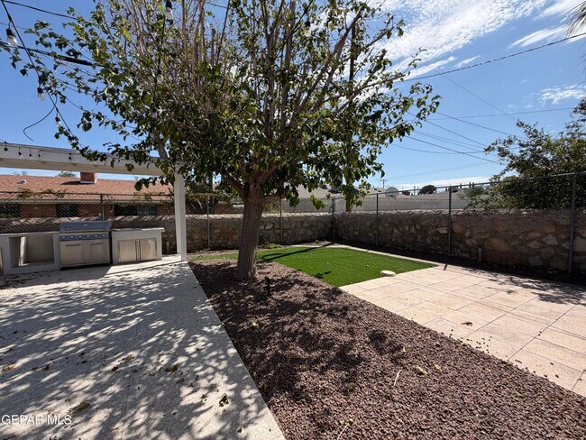 Building Photo - 8500 Edgemere Blvd