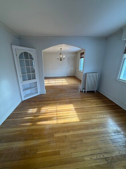 Building Photo - 11 Linwood Ave