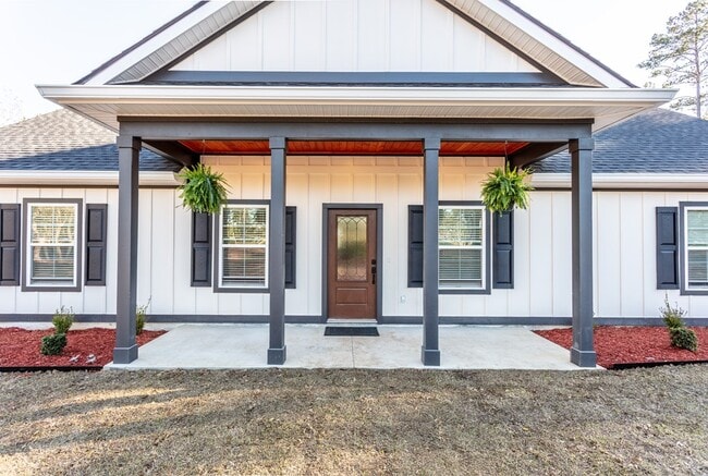 Building Photo - 823 Meridian Rd