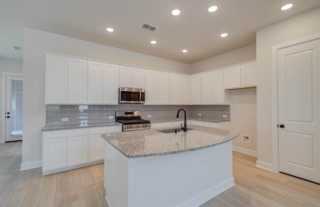 Building Photo - 1515 Noble Pk Dr