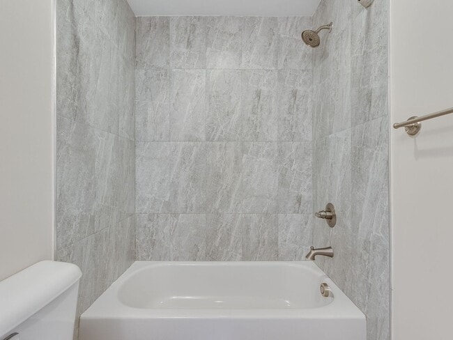 Building Photo - 3 BR Townhome