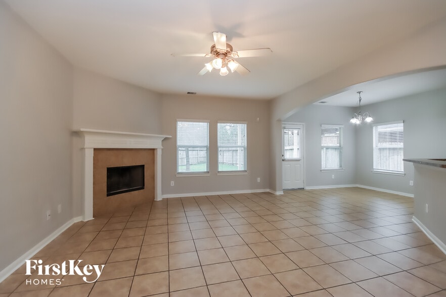 Building Photo - 16426 Rudder Dr