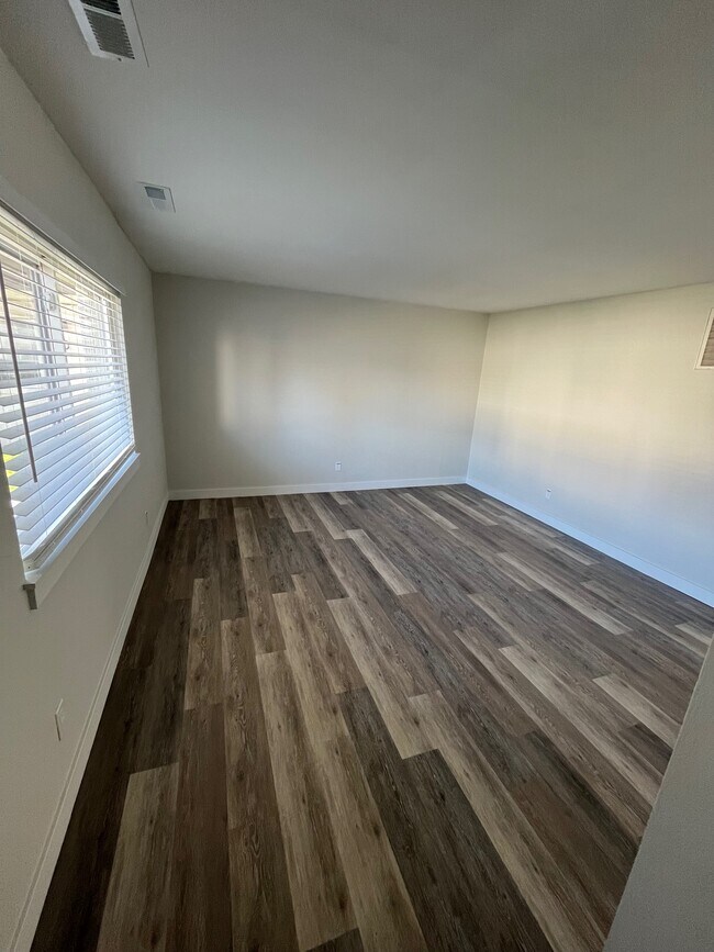 Building Photo - 2730 Center St