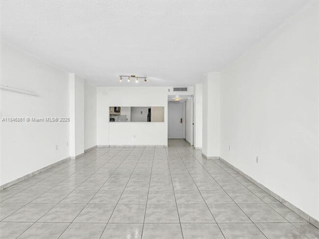 Building Photo - 600 NE 36th St