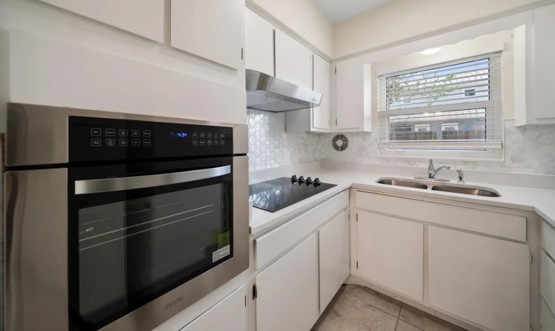 Building Photo - 533 Yelvington Ave