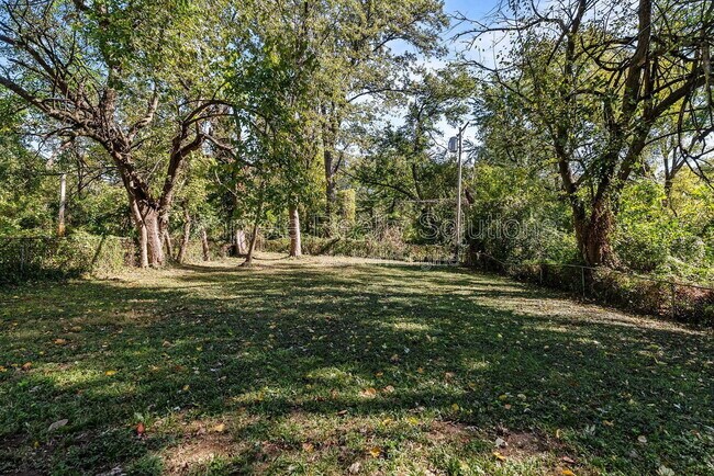 Building Photo - 10140 Earl Dr