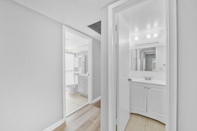 Building Photo - 308 Fanshaw H