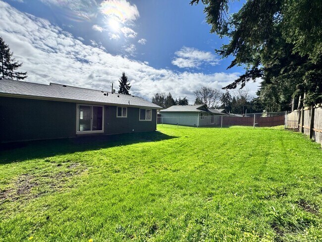 Building Photo - 17402-17404 8TH AVE CT E