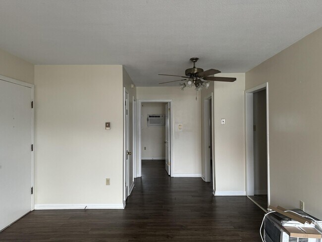 Building Photo - 910 Florida Ave