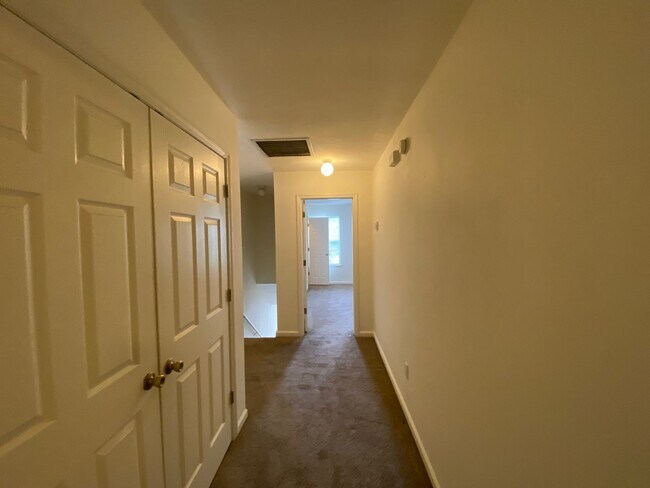 Building Photo - 1081 Solana Ave