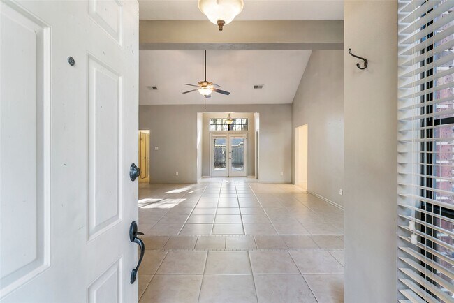 Building Photo - 2 Village Knoll Pl
