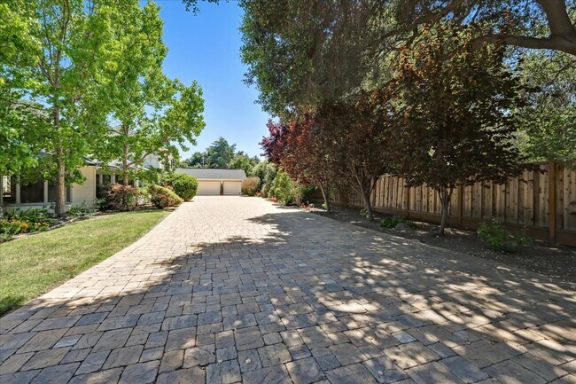 Building Photo - 162 Toyon Rd