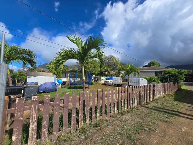 Building Photo - 84-956 Hanalei St - Unit B