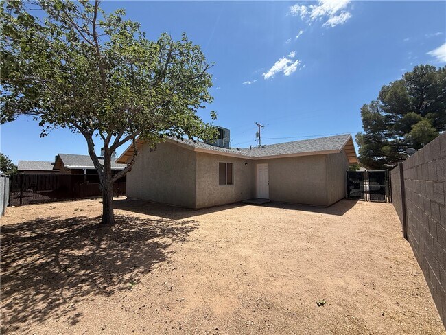 Building Photo - 2539 Ashfork Ave