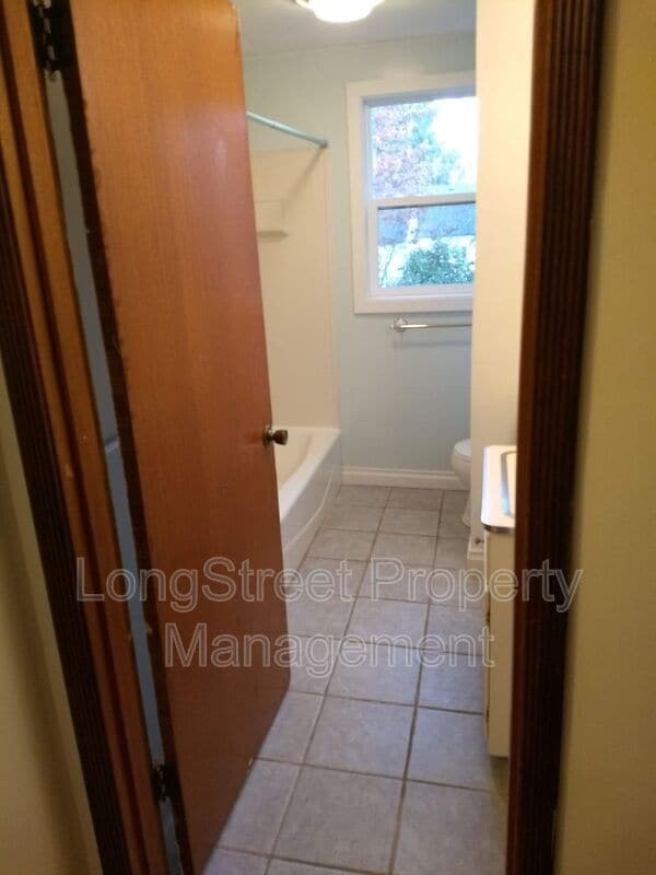 Building Photo - 905 NW 33rd St