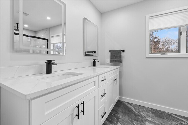 Building Photo - 3 Harbor Rd