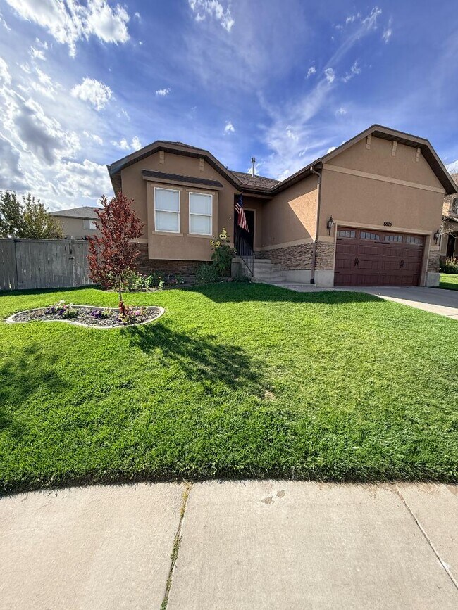Building Photo - 8825 Jefferson Dr