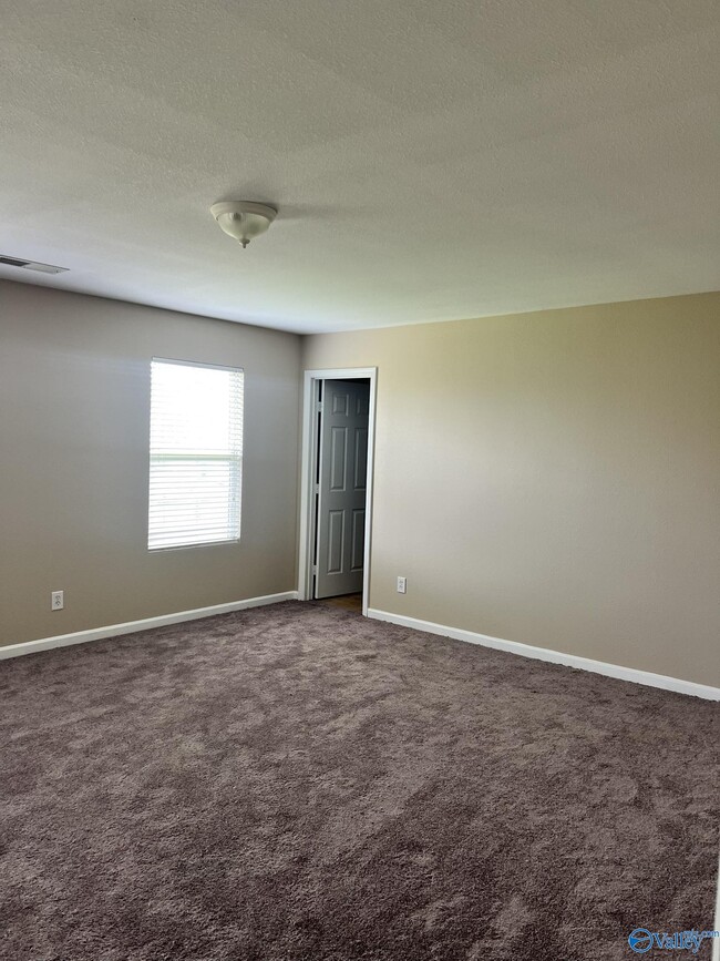 Building Photo - 3061 Castlecreek Dr SW