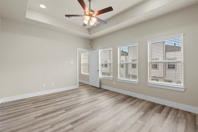Building Photo - 9012 Lonestar Creekbend Ln