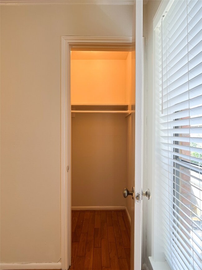 Building Photo - 1601 S Shepherd Dr