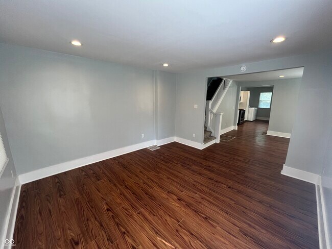 Building Photo - 3727 N Kenwood Ave