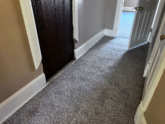 Building Photo - House for Rent 3 BR / 1 BA