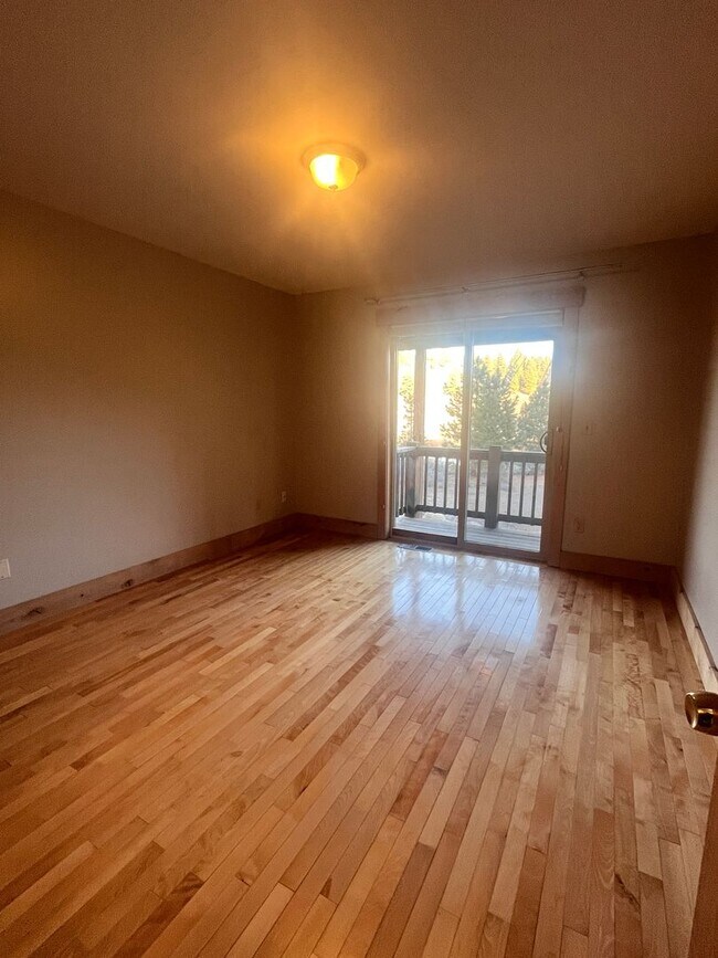 Building Photo - Long Term Lease available near Glenshire- $3800