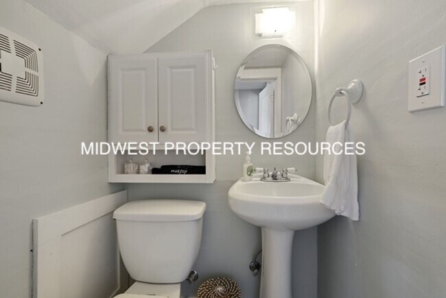 Building Photo - Historic Home in Downtown Lee's Summit