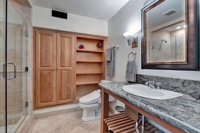 Building Photo - Beautiful 4 Bedroom 3 Bath Lower Riviera C...