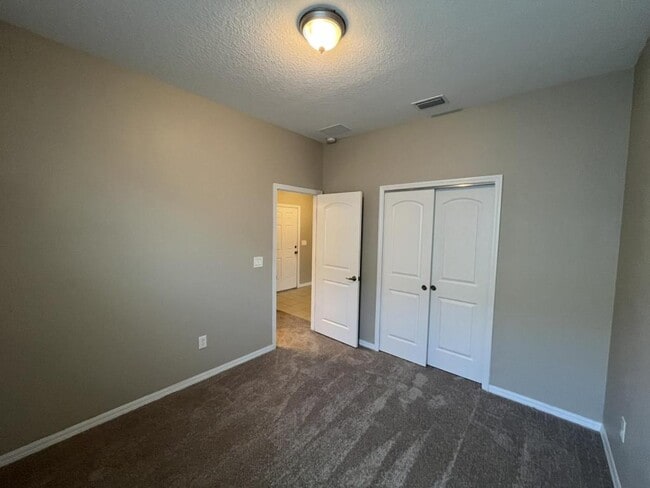 Building Photo - 12119 Ledbury Commons Dr