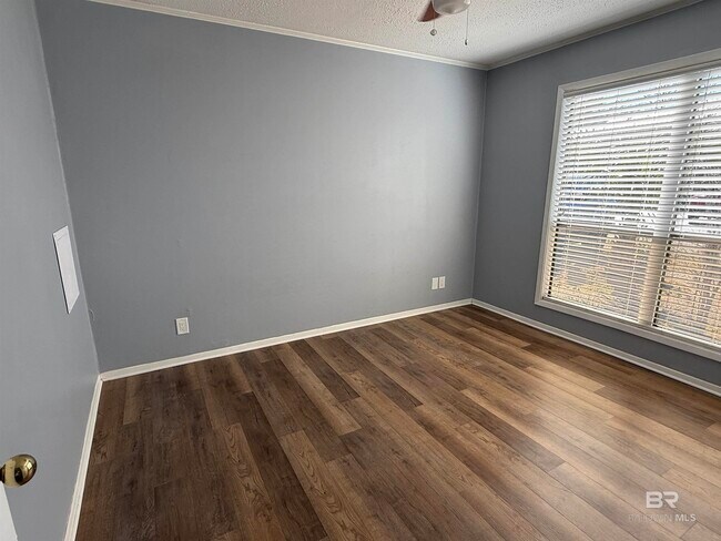 Building Photo - 1099 Sea Cliff Dr S