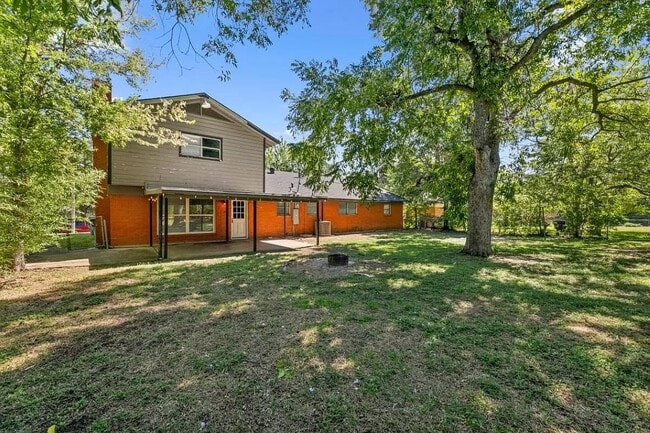 Building Photo - 5720 Wharton Dr
