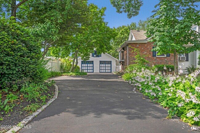 Building Photo - 1209 16th Ave