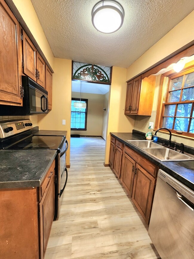 Building Photo - 7325 N Brooklyn Ave