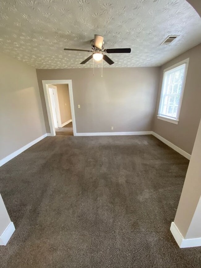 Building Photo - Located near Schools and Shopping. Ask about our "Move-In-Special".